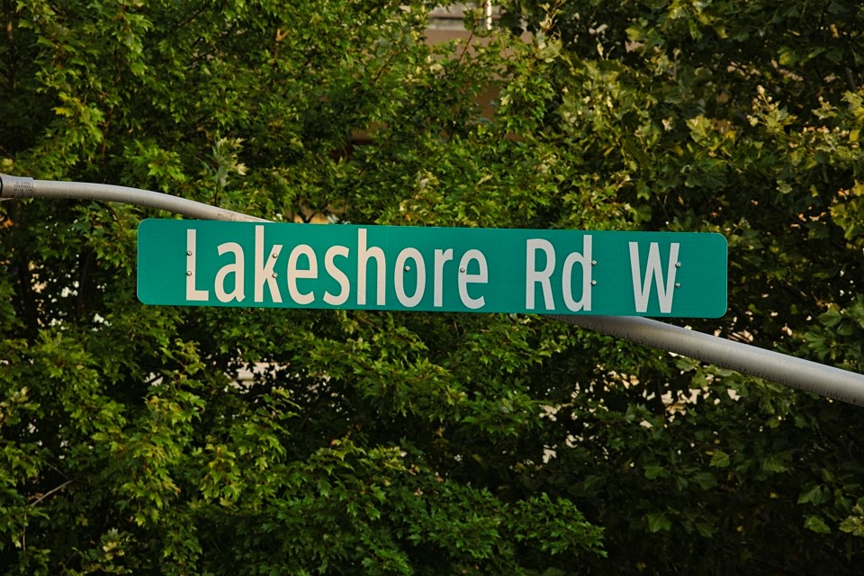 Sign - Lakeshore Rd W
